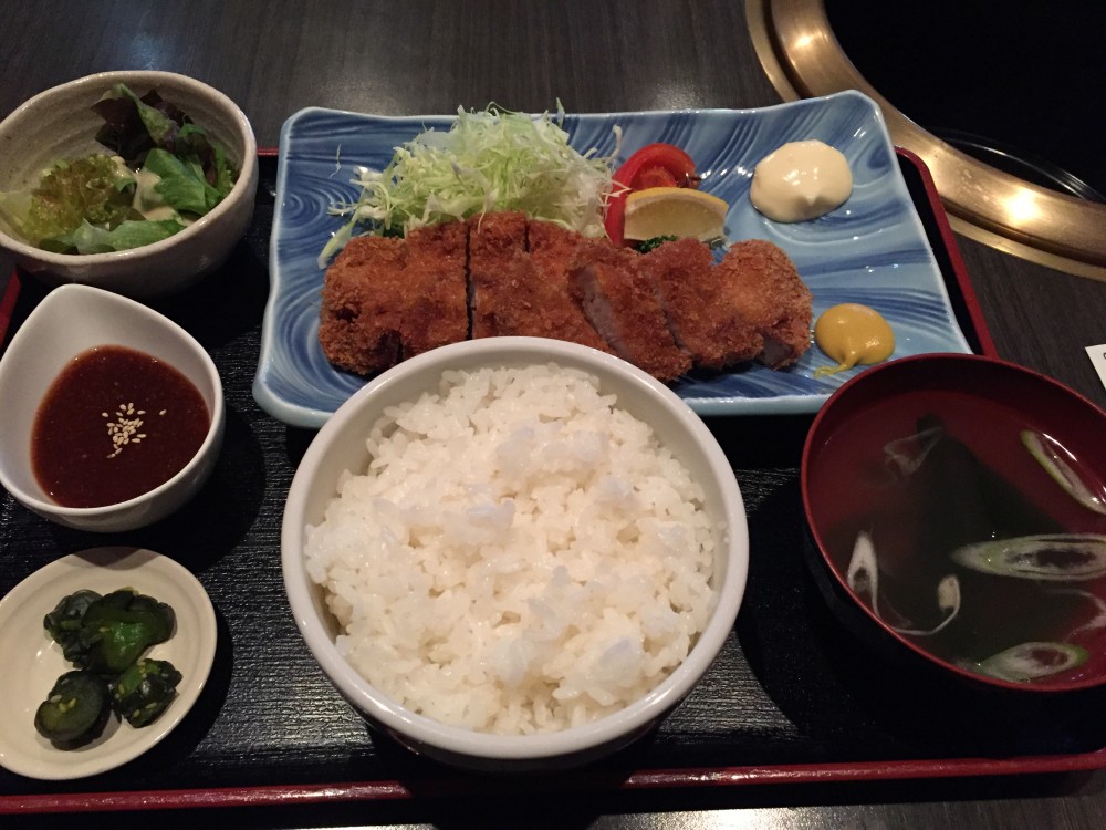 和牛炭家さざん　バラとんかつ定食