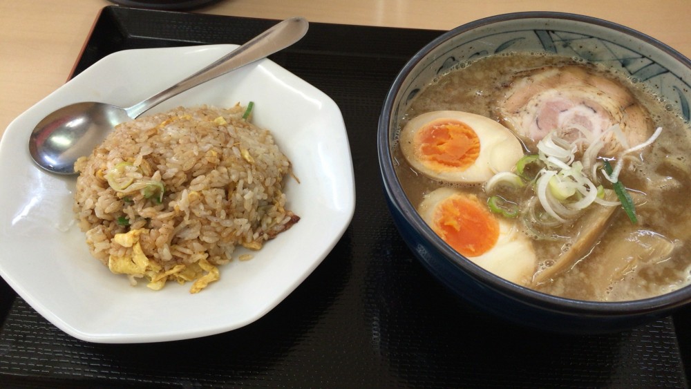 【大宮区】「麺屋 海」の豚骨ラーメンと100円激安チャーハンを食べてみました