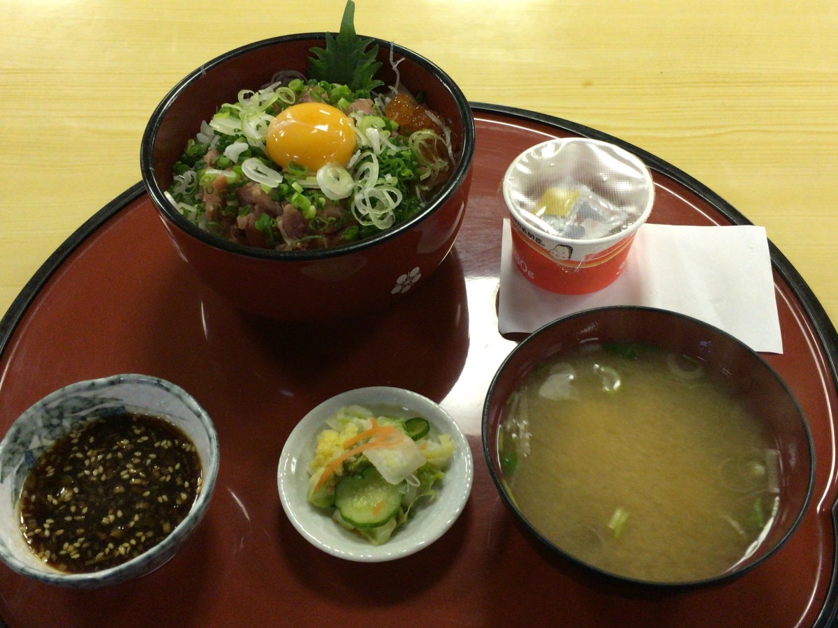 多満利屋　ユッケ丼