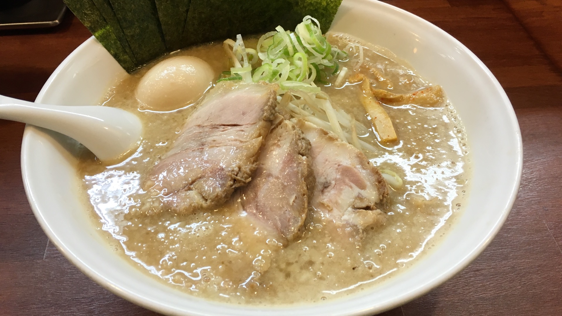 【所沢市】背脂大好きな人に、おすすめのラーメン店「梅太郎」