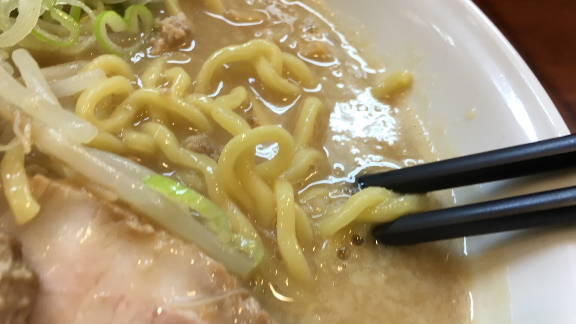 【所沢市】背脂大好きな人に、おすすめのラーメン店「梅太郎」