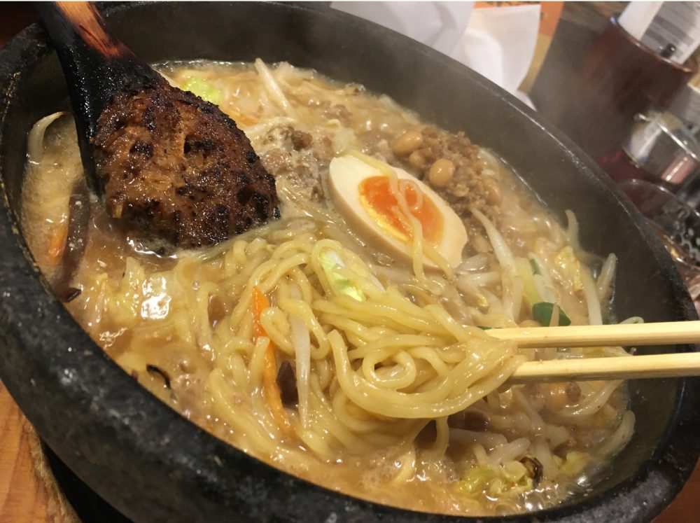 【上尾市】器のグツグツにびっくり！「石焼らーめん 火山」熱々のスープは必見です