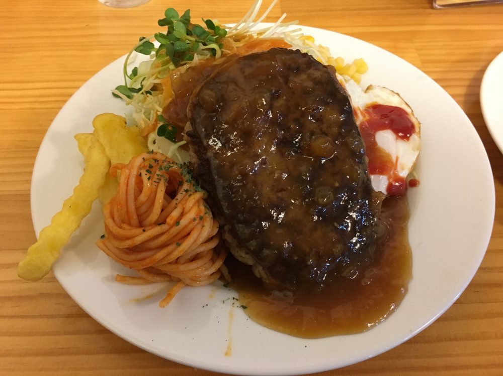 洋食店「ワンポイント」ハンバーグライス