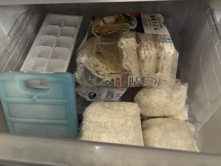 【実機レビュー】シャープ冷蔵庫 SJ-BD23Pの口コミ・評判は?一人暮らしに最適な理由と注意点を解説