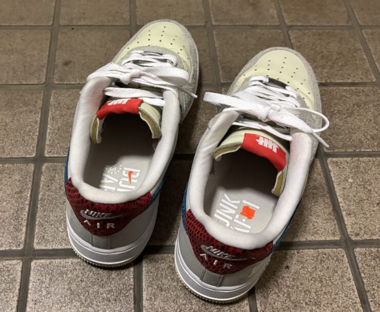 【実機レビュー】UNDEFEATED × Nike Air Force 1 Low (DM8461-001) のサイズ感とディテールを徹底解説！ "Dunk vs AF1"の魅力とは？